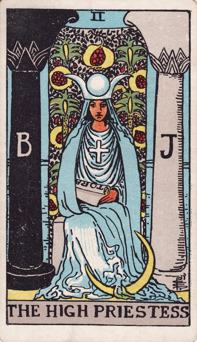 The High Priestess (II) · Rider–Waite–Smith tarot, London, 1909, early printing about 1910 (public domain)