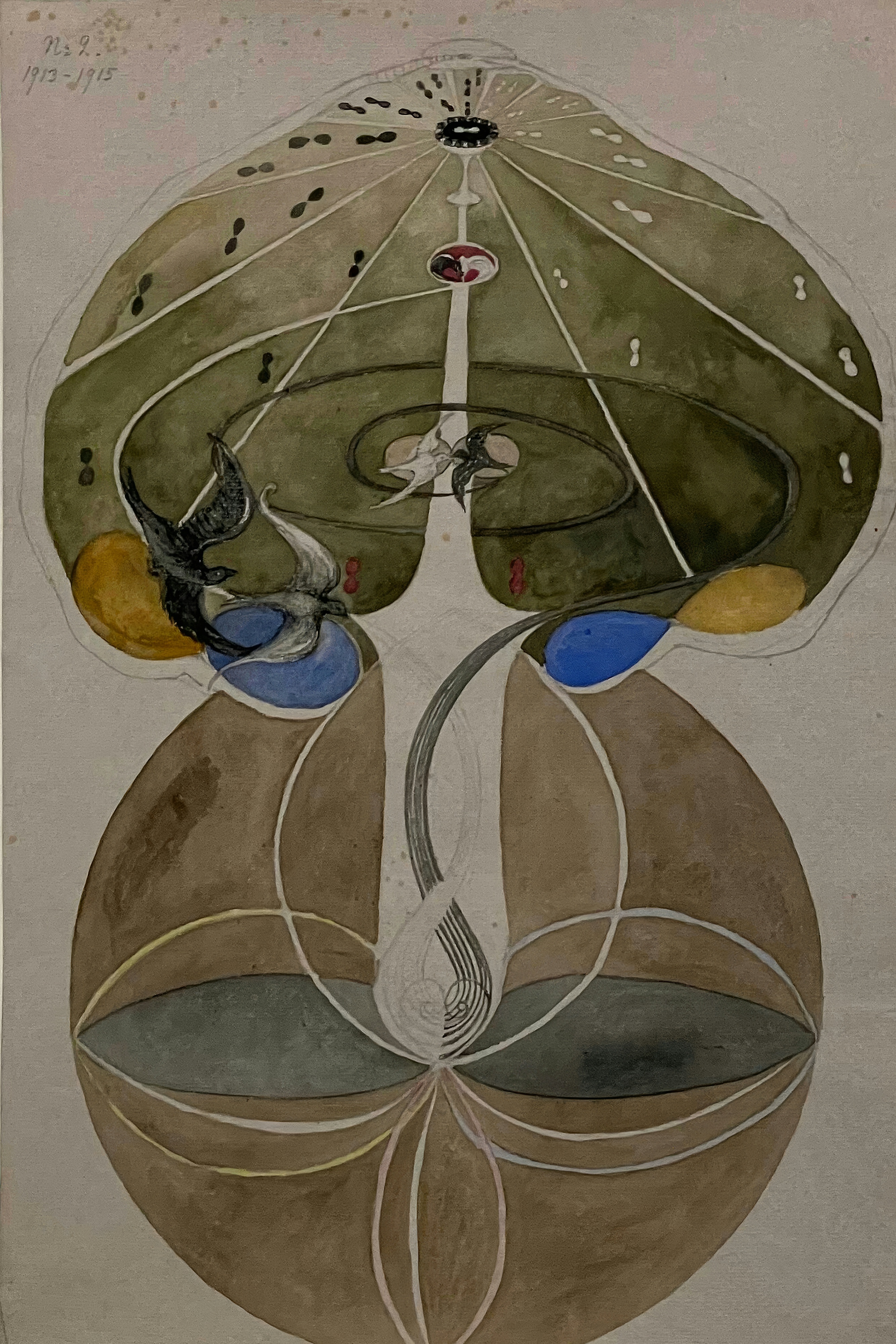 A tree drawn as a dark green crown above a brown sphere, with fine lines, small symbols and coloured streams running through its trunk.